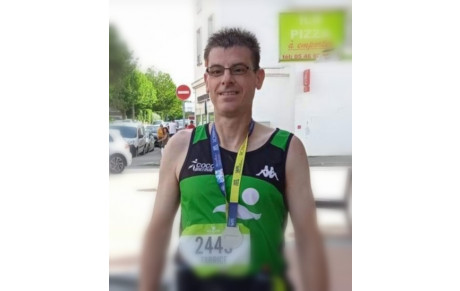 Participation de Fabrice au Semi-Marathon Royan - Côte de beauté. Il réalise un temps de 1h43mn, belle performance malgré la chaleur et une légère douleur à la cuisse.